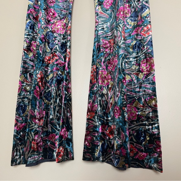 Natural Life Cali Flare Pants Size Large Floral Stretch Velvet Velour Pull On - Picture 6 of 9